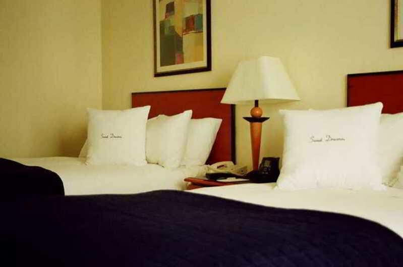 Sheraton Richmond Airport Hotel Sandston Exterior photo